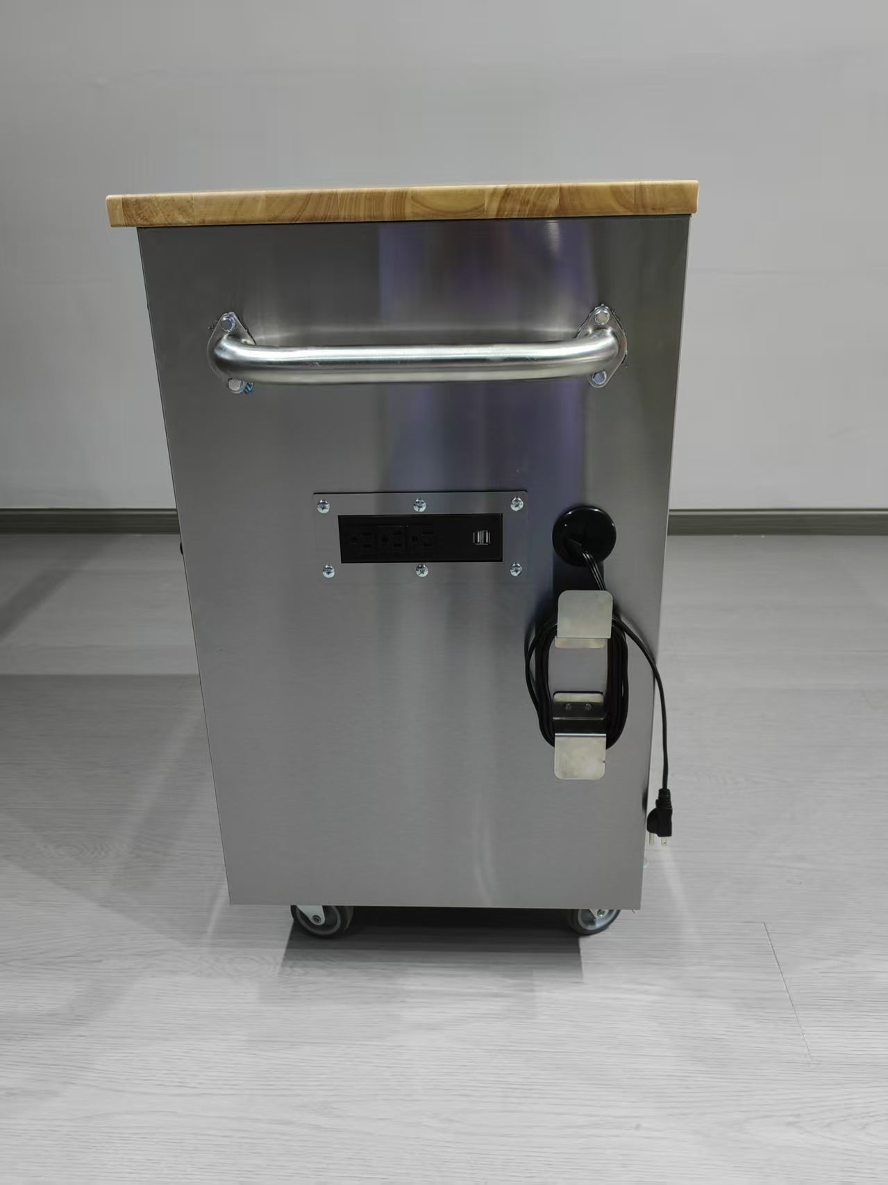 Établi à outils roulant de 66 cm (26 po) en acier inoxydable à 5 tiroirs avec plateau en bois d'hévéa – Tiroirs verrouillables et roulettes – TB2619S