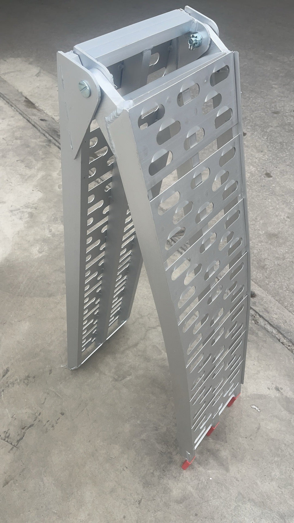 Rampe de chargement simple en aluminium pour VTT (750 lb) – 2,13 m (7 pi) – Robuste et pliable | 1123AR