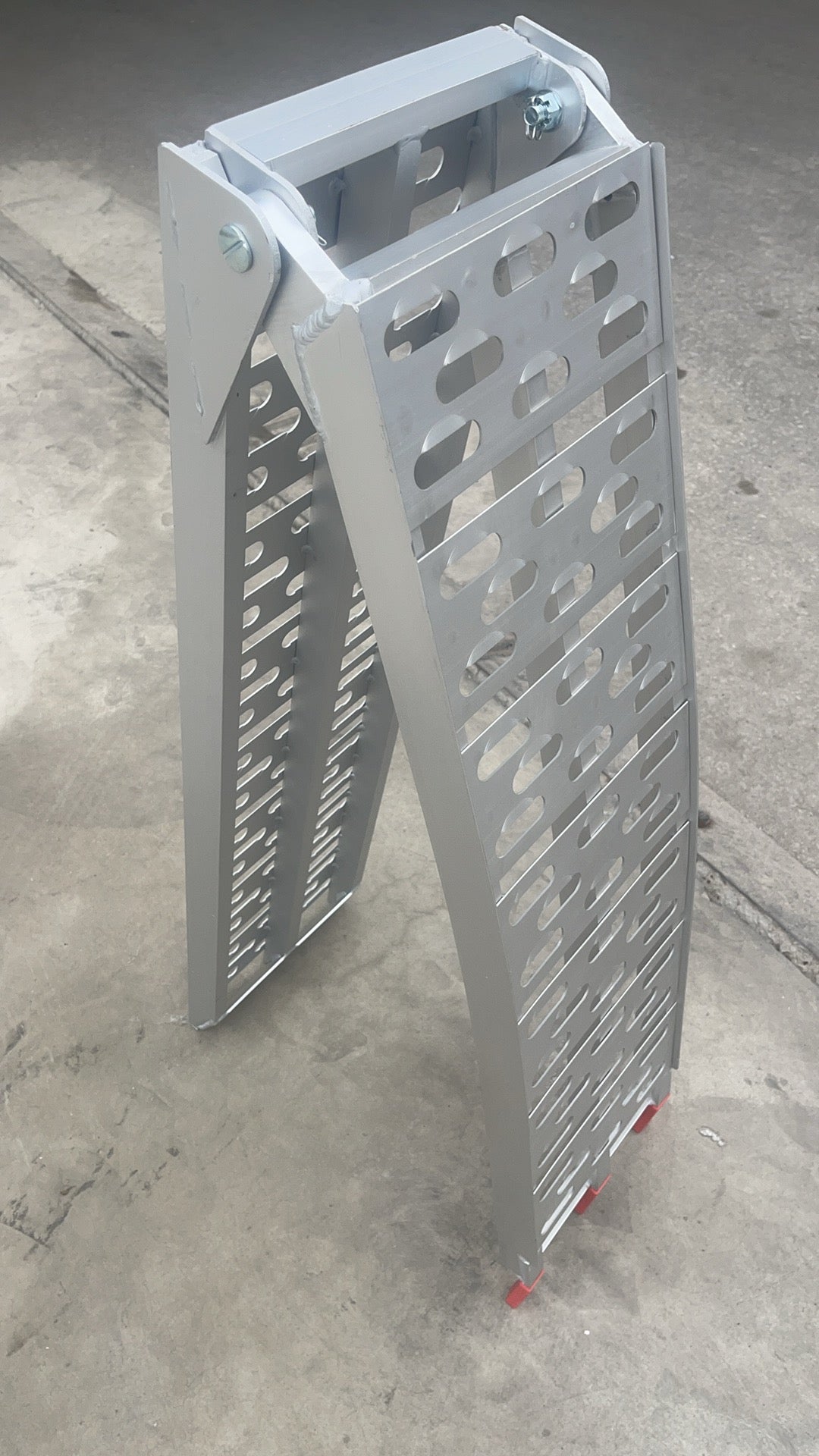 Rampe de chargement simple en aluminium pour VTT (750 lb) – 2,13 m (7 pi) – Robuste et pliable | 1123AR