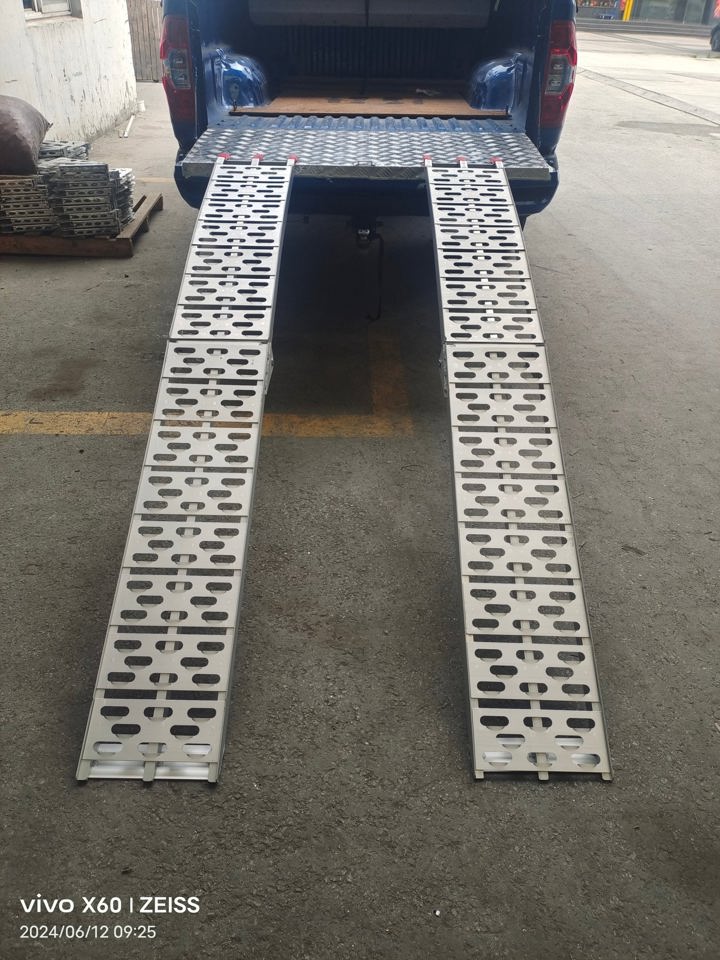 Rampe de chargement simple en aluminium pour VTT (750 lb) – 2,13 m (7 pi) – Robuste et pliable | 1123AR