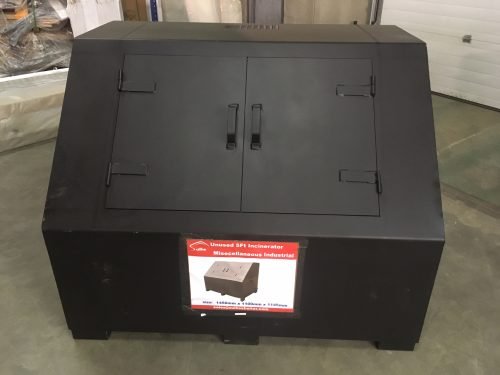 INCINÉRATEUR DE DÉCHETS EN ACIER ROBUSTE AVEC FOYER EXTÉRIEUR – Élimination des déchets industriels avec accès pour chariot élévateur | 214517 