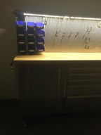 Établi à outils en acier inoxydable 84 pouces – 11 tiroirs, plateau en bois et éclairage LED | 8411D