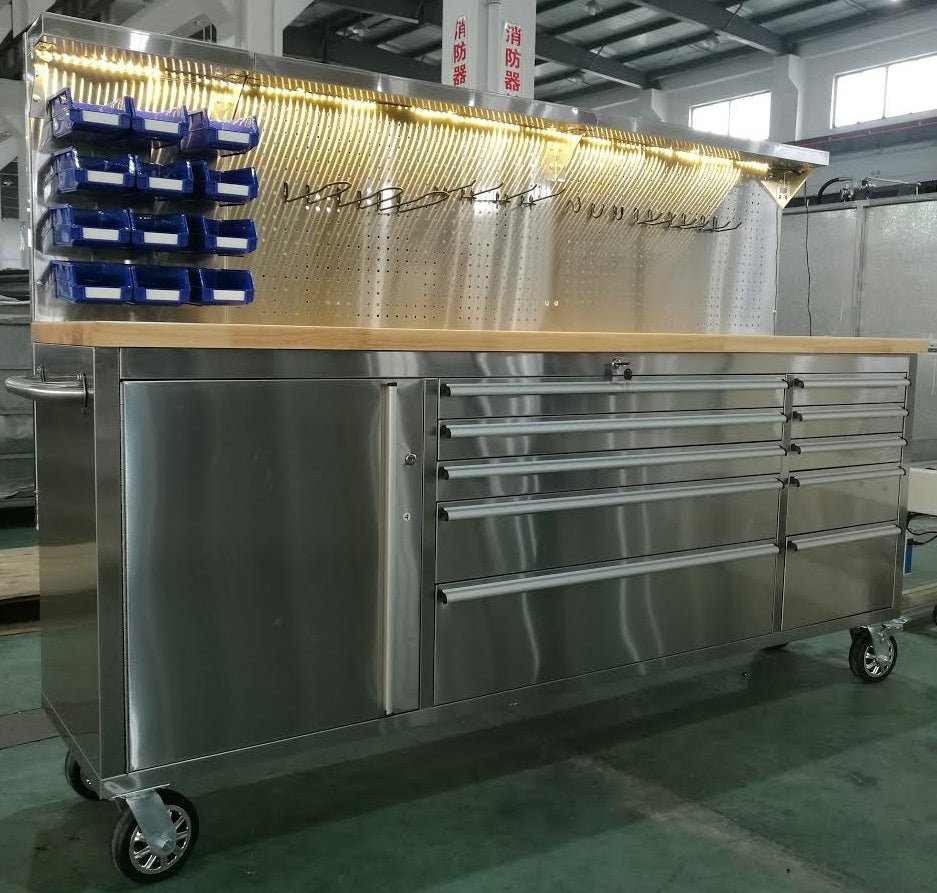 Établi à outils en acier inoxydable 84 pouces – 11 tiroirs, plateau en bois et éclairage LED | 8411D