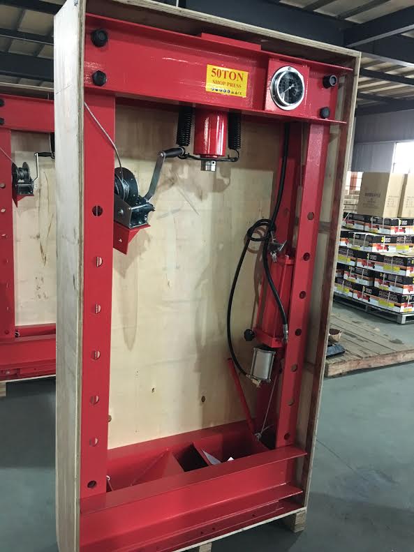 Presse hydraulique d'atelier 50 tonnes – Presse pneumatique à double vitesse avec plateaux porte-outils, capacité de 45 340 kg | Réf. : 50TSHP