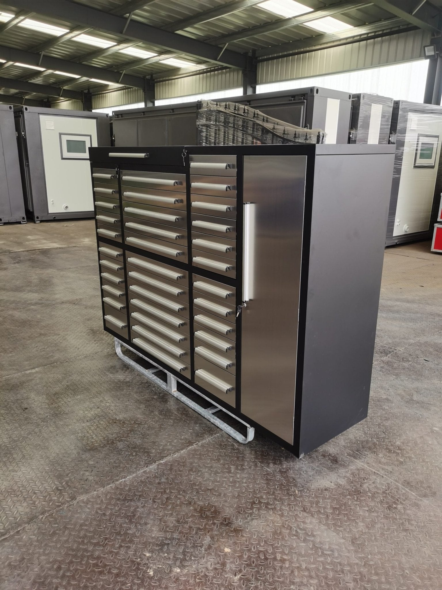 Établi en acier inoxydable de 2,74 m (9 pi) – Station de rangement d'outils robuste à 34 tiroirs | 9FT34D2L