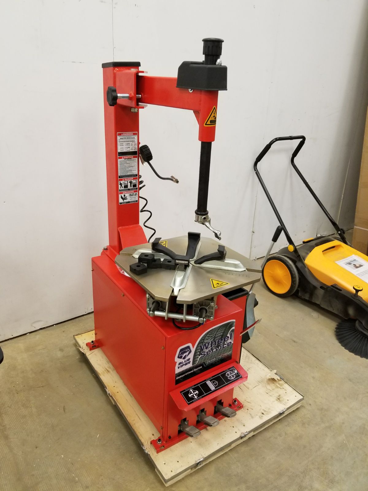 Démonte-pneus Blue Viper FT220 – Usage général 500, moteur 1,5 CV, pneu max. 38 po, détalonneur 5500 lb | Réf. : FT220