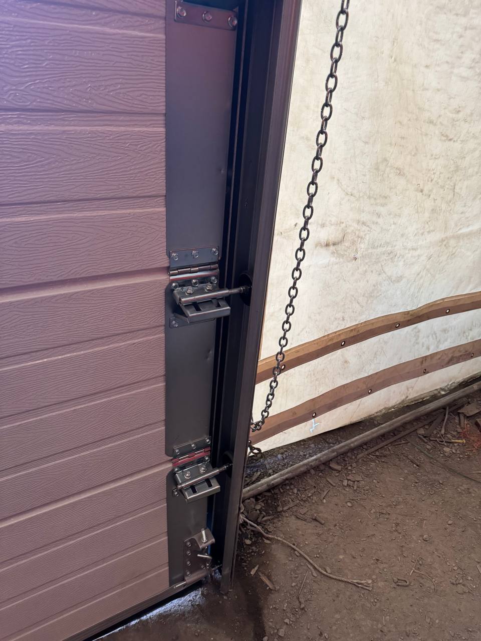 Kit de porte sectionnelle isolée électrique – Robuste pour ateliers, garages, applications industrielles et agricoles 