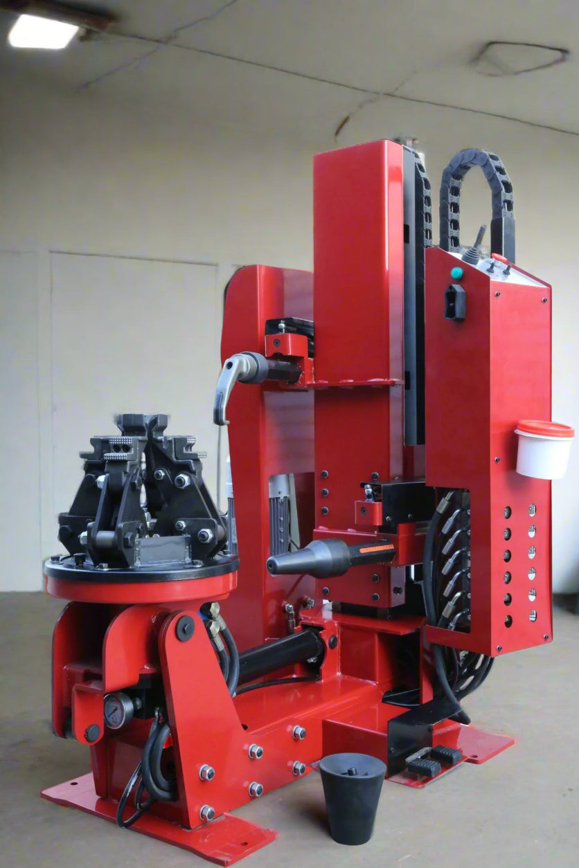 Démonte-pneus vertical robuste pour semi-remorques – Modèle HC8930