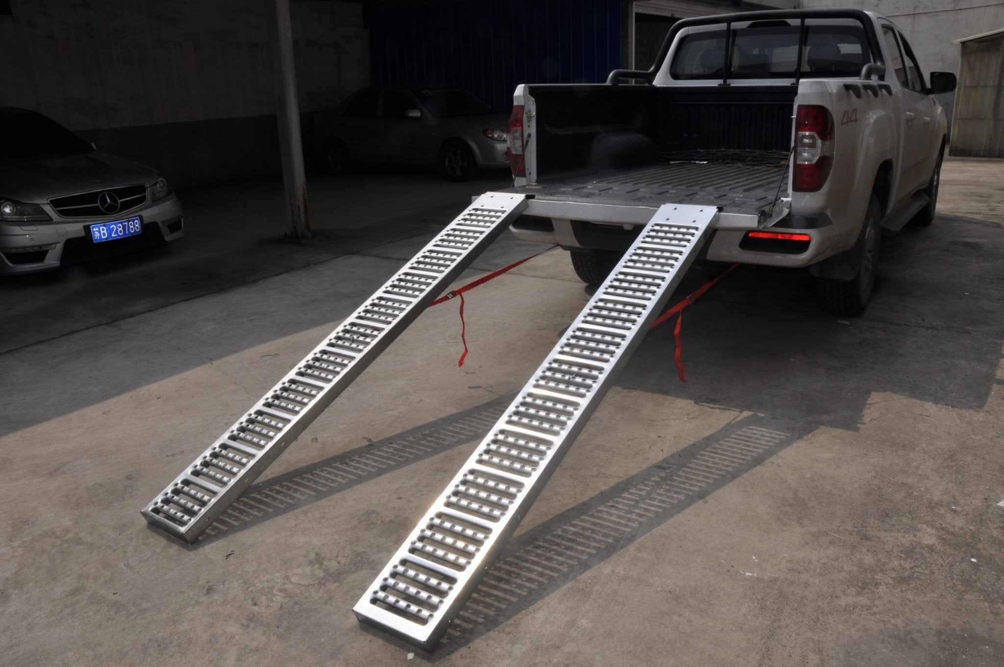 Rampes de chargement en acier 1000 lb – Paire 84 x 10 avec surface antidérapante - SRS8410